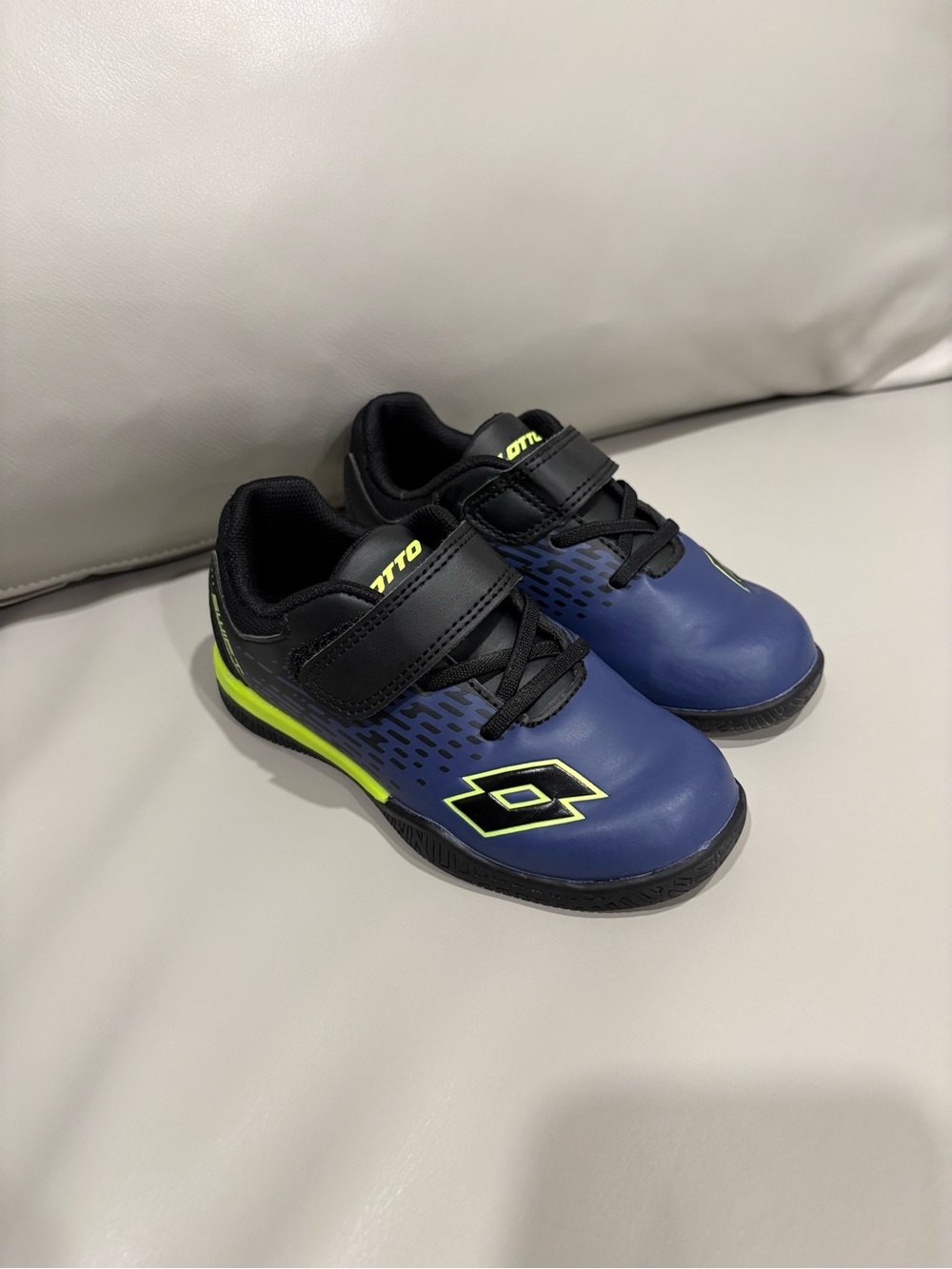 Lotto Kids Unisex Sz 11 Indoor Soccer Shoes